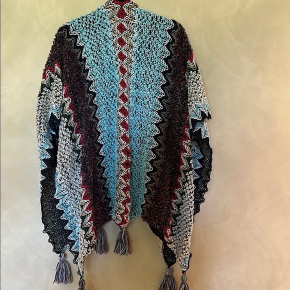 Multicolor Zigzag Patterned Crochet Shaw - Picture 3 of 5